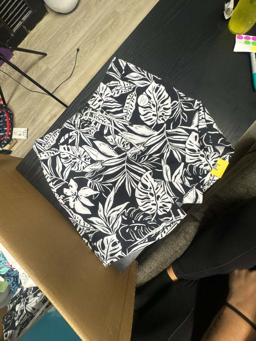 Member's Mark Resort Swim Trunk Size M Black White Tropical Leaf